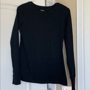 Long sleeve basic black tee